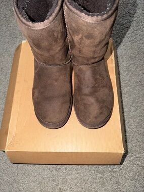 UGG Women's Chocolate Brown Suede Short Winter Boots